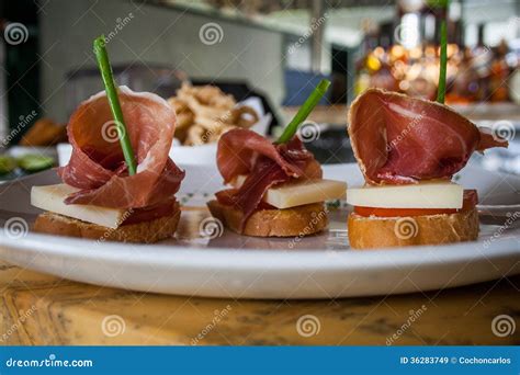 Spaanse Tapas Iberic Ham En Kaas Stock Afbeelding Image Of