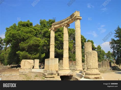 Ancient Greek Columns Image & Photo (Free Trial) | Bigstock