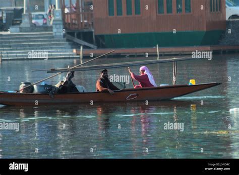 Kashmir World Famous Dal Lake A Shikara Ride Jannat On Mission