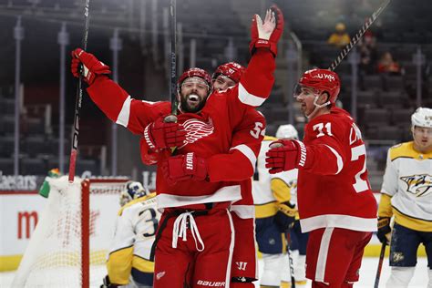 Detroit Red Wings: Sam Gagner delivers nostalgic throwback with hatty