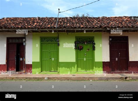 Casas típicas coloniales y puertas Villa de los Santos Península de