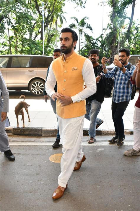 Alia Bhatt Ranbir Kapoor Look Elegant In Ethnic Wear As They Visit