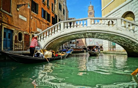 Guided city tours of Venice, Italy - walking, gondola and boat tours