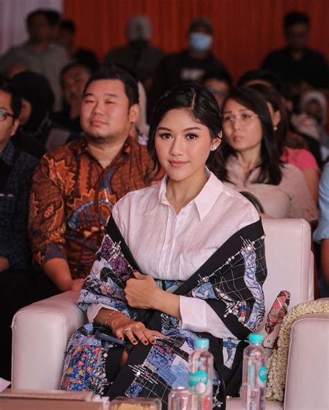 7 Potret Erina Gudono Saat Jadi Juri Puteri Indonesia 2023