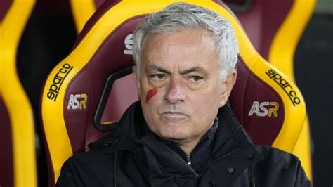 Jos Mourinho Esonerato Saluta La Roma Dopo Due Anni E Mezzo De Rossi