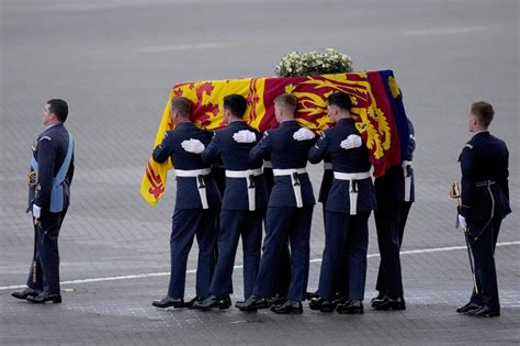 Plane Carrying Queen Elizabeth Iis Coffin Lands In London