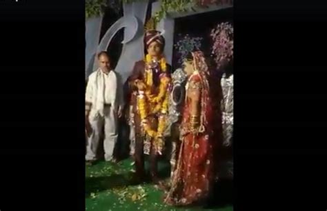 Video वरमाला के वक्त नवर्स हुआ दूल्हा कर बैठा ‘बड़ी गलती अब लोग