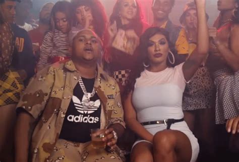 SEXTOU Para rebolar a raba Kevin o Chris e Pocah lançam clipe de