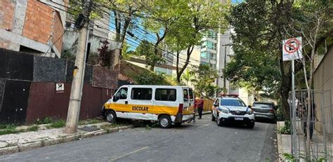 V Deo Van Escolar Cai Em Barranco E Capota Em Bh