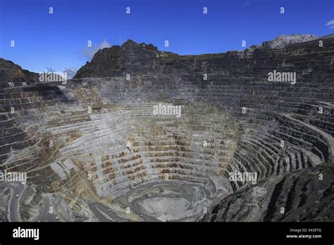 grasberg mine freeport papua indonesia Stock Photo - Alamy