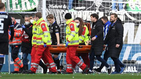 Cedric Brunner Von Arminia Bielefeld Zieht Sich Schwere Kopfverletzung Zu