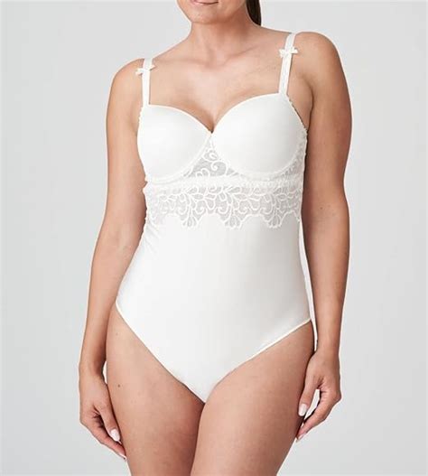 9 Hot Sexy Jouri Zahran Bikini Pics