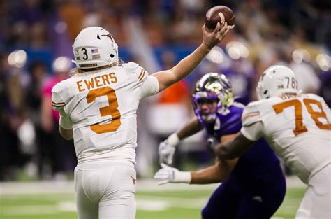 2022 Valero Alamo Bowl Field Level Photos - Horns Illustrated