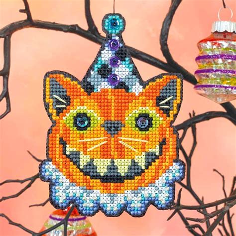 Cat-o-lantern Halloween Cross Stitch Ornament Kit – Stitched Modern