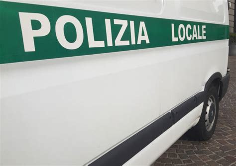 Danneggia Due Auto Parcheggiate Con Il Suv E Scappa Rintracciata E