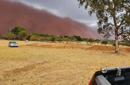 Moradora De Franca Sp Registra Nuvem Gigante De Poeira Ao Lado Do