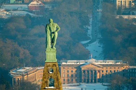 Luftbild Kassel - Herkules-Statue auf der Spitze vom Schloss Herkules ...