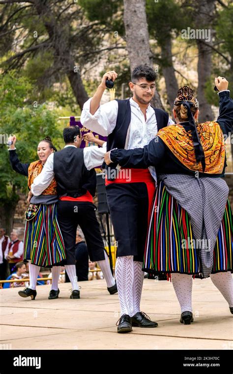 Spanish people wearing traditional clothes dancing Stock Photo - Alamy