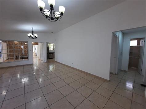 Fotos De Venta De Casa Espaciosa Con M De Terreno En Brisas Del