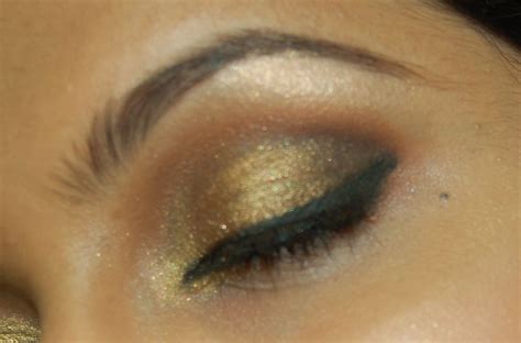 Eye Make Up: Smokey gold, black, brown eye