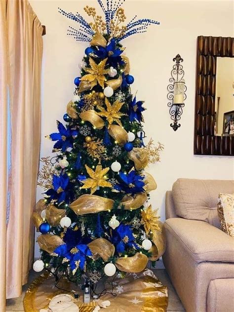 Pin en Ideas Navideñas Árboles azules de navidad Decoración azul de