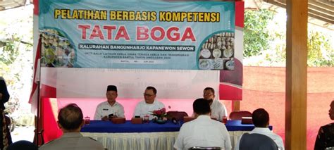 PELATIHAN TATA BOGA DISNAKERTRANS KABUPATEN BANTUL MENINGKATKAN