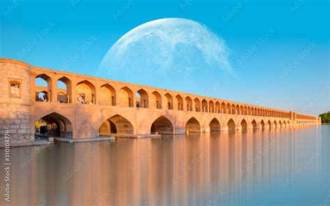 The Si O Se Pol Also Known As The Allah Verdi Khan Bridge Is Across