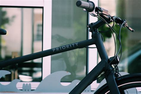 Priority Continuum Onyx No Hassle Urban Bike Gearminded