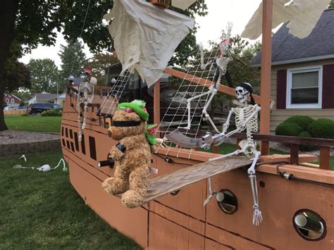 Skeleton Pirate Ship Display Arrives Just in Time for Halloween