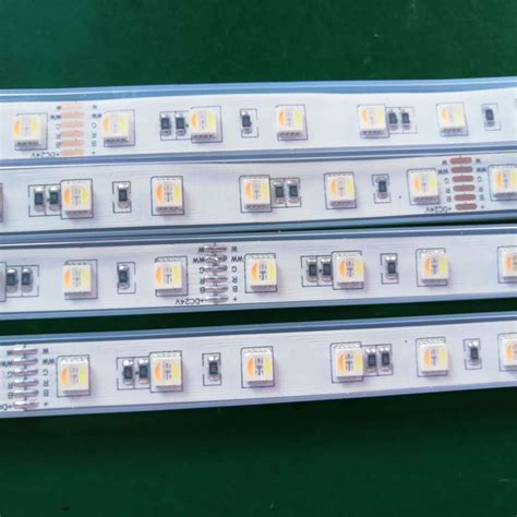 Mehrfarbiger LED Streifen RGB weiß variabel 60 LEDs m 5 in 1 780