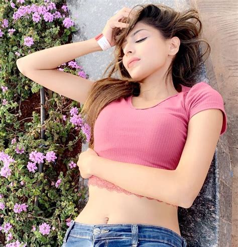 6 Hot Sexy Sana Sultan Khan Bikini Pics