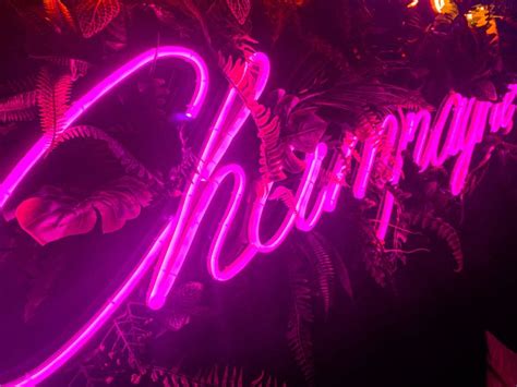 Неоновая вывеска | Neon signs, Neon, Signs