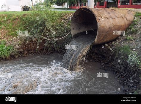 Effluent Pollution River Stock Photos & Effluent Pollution River Stock Images - Alamy