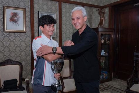 Bangganya Ganjar Pada Arbi Putra Purworejo Yang Juarai Junior GP