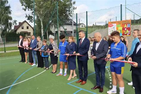 Otwarto nowe boiska wielofunkcyjne w gminie Sobków Mieszkańcy będą