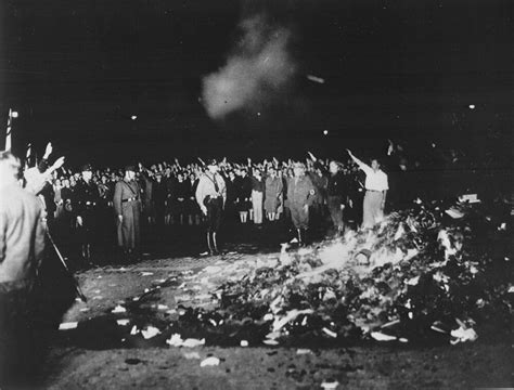 Alemania Recuerda 90 Años De La Quema De Libros Por Los Nazis En 1933 Hjck