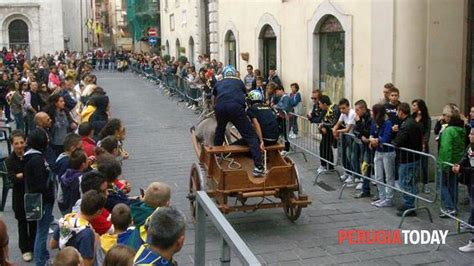 Giochi De Le Porte A Gualdo Tadino I Somari Volanti