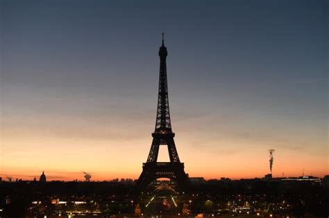 La Tour Eiffel Ferm E Au Public