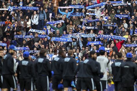 FC PORTO 28 Mil Adeptos No Primeiro Treino Do Ano LusoAmericano