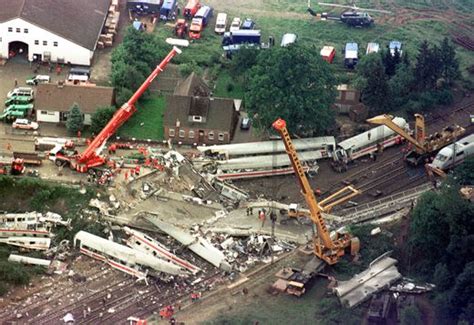 Bahn Entschuldigt Sich Für Ice Unglück In Eschede Der Spiegel