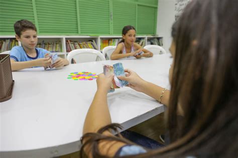 Iniciativa leva educação financeira para alunos da rede pública de