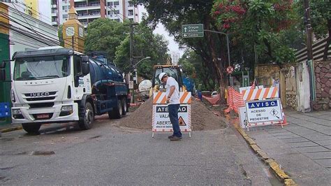 Obra Da Compesa Deixa Tr Nsito Complicado Na Zona Norte Do Recife Ne