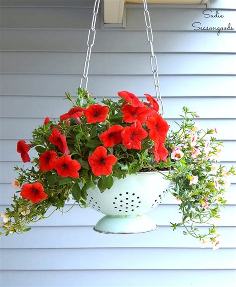 Diy Planters 32 Creative Diy Outdoor Hanging Planter Ideas And Projects Diy Planter Box Can