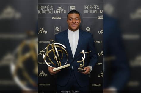 Psg Kylian Mbappé élu Meilleur Joueur De La Saison En Ligue 1 Trophée Unfp