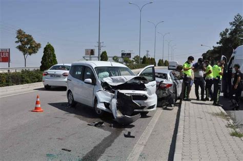 Su almak için duran otomobile hafif ticari araç arkadan çarptı 1