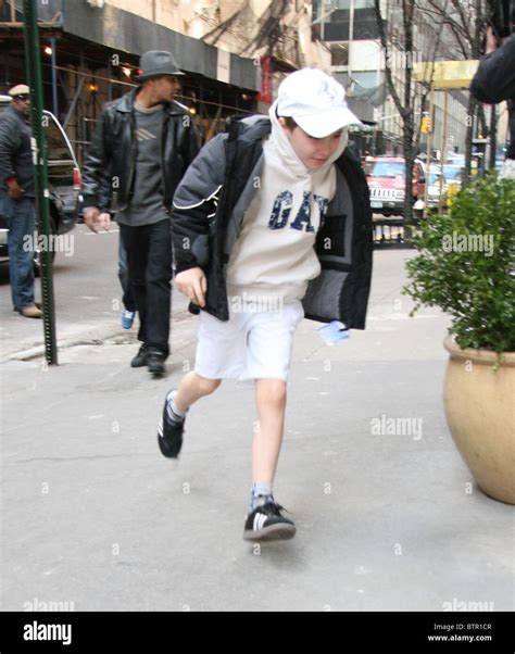 Madonna, Guy Ritchie and Children at Kabbalah Center Stock Photo - Alamy