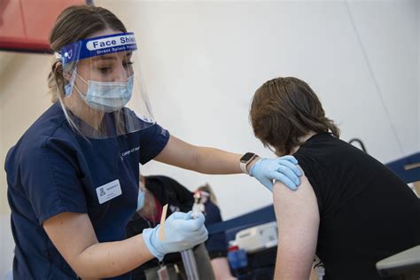 Students Administer Flu Shots For Hands On Experience Health Sciences