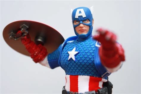 Mezcos One12 Collective Classic Captain America Exclusive Review