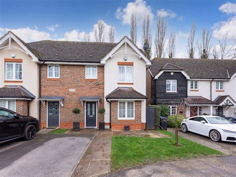 3 Bed Semi Detached House For Sale In Beechfield Place Maidenhead Sl6