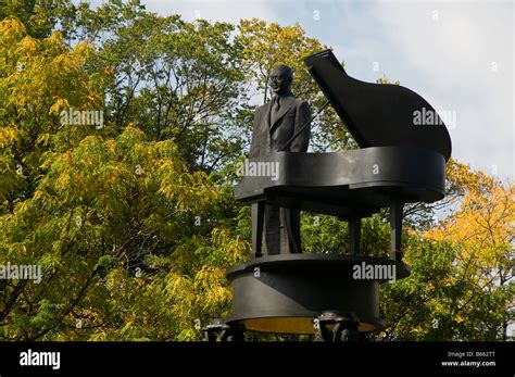 Duke Ellington Statue Harlem Hi Res Stock Photography And Images Alamy